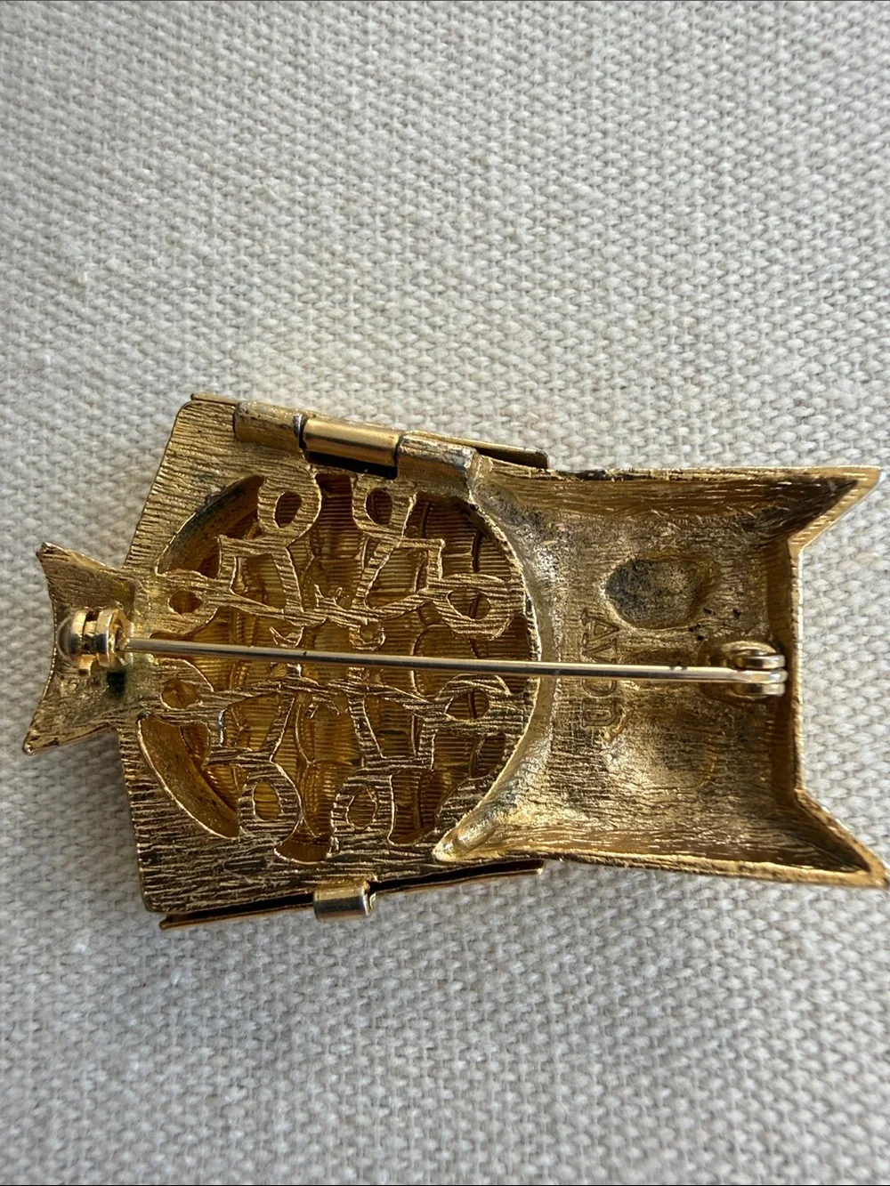 Vintage Avon Gold Tone Owl Solid Perfume   Brooch. Circa 1969. Signed.
